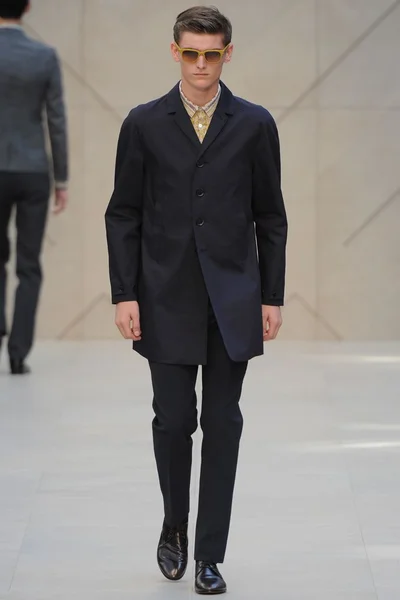 Look 15